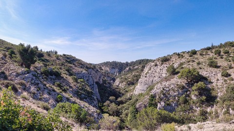 MERINDOL Gorges du Regalon et Bastide du Pradon